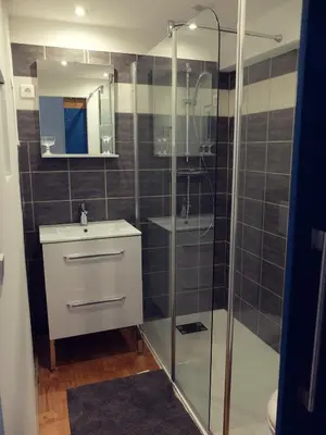 Salle de bains dans l'établissement Le Thé au Jardin