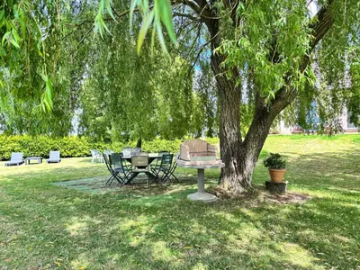 Jardin de l'établissement Le Bleu de B Bresse 4 étoiles