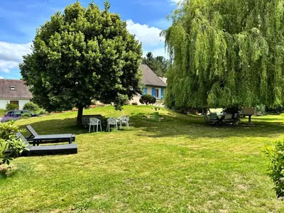 Jardin de l'établissement Le Bleu de B Bresse 4 étoiles