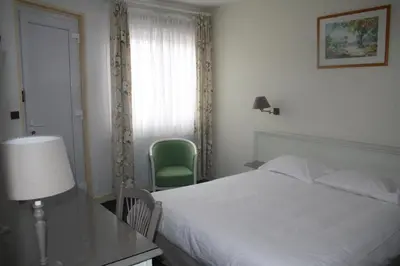 Un ou plusieurs lits dans un hébergement de l'établissement Le Charollais Motel Contact-Hôtel