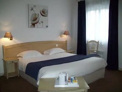 Un ou plusieurs lits dans un hébergement de l'établissement Le Charollais Motel Contact-Hôtel