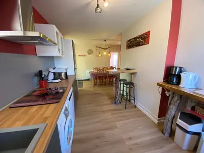 Cuisine ou kitchenette dans l'établissement La grande marmite du lac de Vouglans