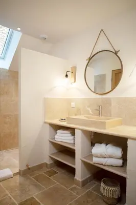 Salle de bains dans l'établissement L'Hote Antique - MAISON D'HOTE- 4 Suites avec cuisine