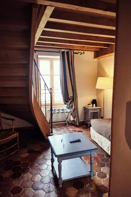 Coin salon dans l'établissement Hostellerie de la Tour d'Auxois