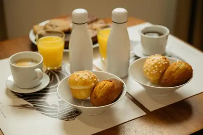 Options de petit-déjeuner proposées aux clients de l'établissement Appart Hotel Eugenie