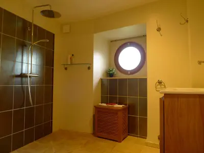 Salle de bains dans l'établissement gîte de la Cabotte