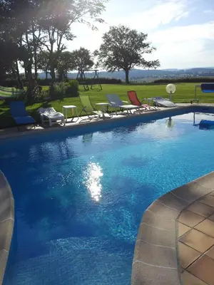 Piscine de l'établissement La petite maison - L'Ouche Charlot ou située à proximité