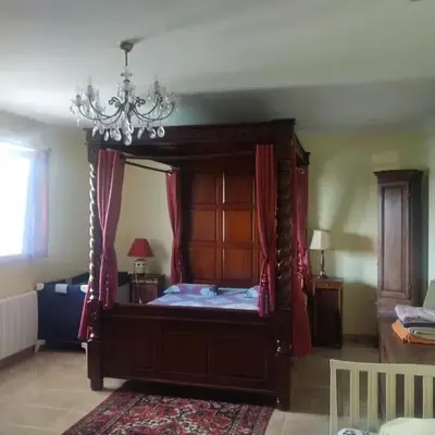 4 Chambres meublées et un seul studio avec petite cuisine