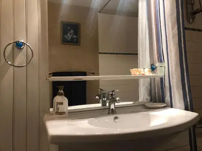 Salle de bains dans l'établissement appartement Saint-Antoine