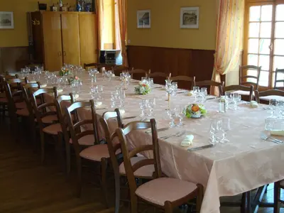 Restaurant ou autre lieu de restauration dans l'établissement L'Hotel du Nord - Quarré-les-Tombes