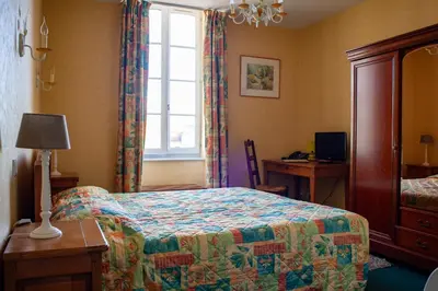 Un ou plusieurs lits dans un hébergement de l'établissement L'Hotel du Nord - Quarré-les-Tombes