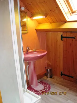 Salle de bains dans l'établissement 77 Rue de la Bresse