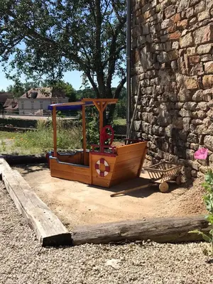 Jardin de l'établissement Gîte de la Pisserotte