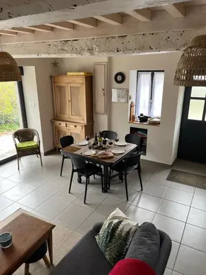 Coin salon dans l'établissement Gîte de la Pisserotte