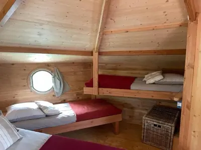 Un ou plusieurs lits dans un hébergement de l'établissement cabane flottante Millenium