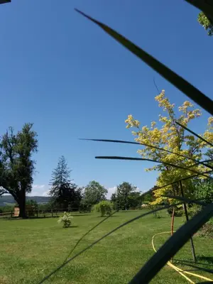 Paysage naturel près de la tente de luxe