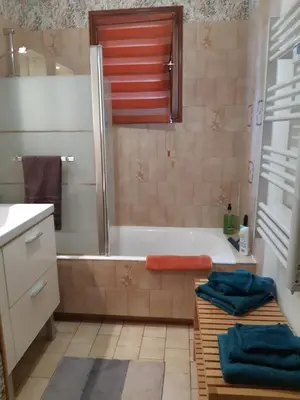 Salle de bains dans l'établissement chez sylvie et jean-yves