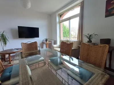 Télévision ou salle de divertissement dans l'établissement Gite Chanay 100 m2 Tournus 3 chambres
