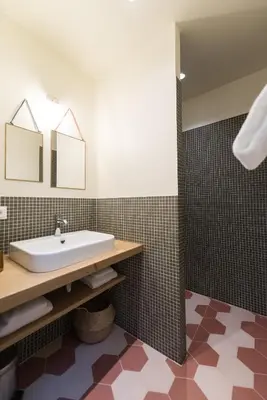 Salle de bains dans l'établissement La Maison Deveney-Mars
