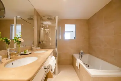 Salle de bains dans l'établissement Villa Louise