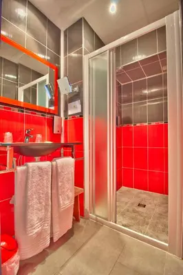 Salle de bains dans l'établissement Logis Hôtel Restaurant Le Chalet du Mont Roland