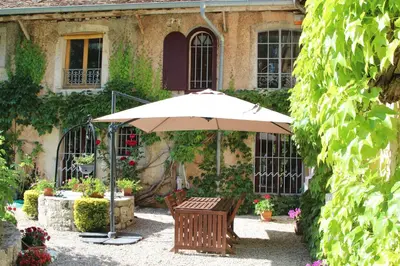Jardin de l'établissement Domaine de Bellevue Gîte du Mont Begon