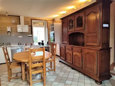 Cuisine ou kitchenette dans l'établissement Les Grands Crus - gîte 