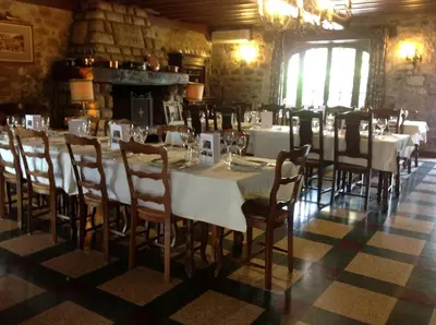 Restaurant ou autre lieu de restauration dans l'établissement Hostellerie du Vieux Moulin