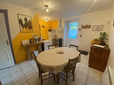 Cuisine ou kitchenette dans l'établissement La petite marmite du lac de Vouglans