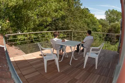 Balcon ou terrasse dans l'établissement Le Jardin de la Reyssouze