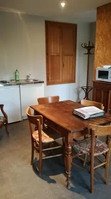 Cuisine ou kitchenette dans l'établissement Le Jardin de la Reyssouze