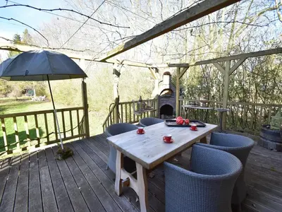 Balcon ou terrasse dans l'établissement Cottage in France with Garden near Lake