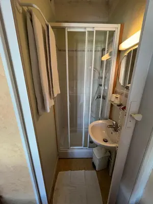 Salle de bains dans l'établissement Aux Quatre Vents
