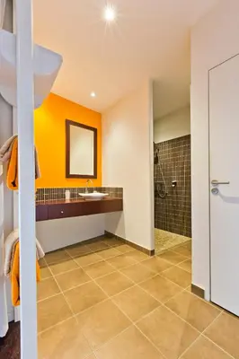 Salle de bains dans l'établissement Hôtel Auberge de Chavannes