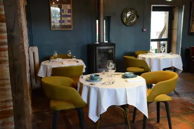 Coin salon dans l'établissement Art'Hotel & SPA Le Potin Gourmand