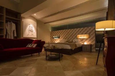 Un ou plusieurs lits dans un hébergement de l'établissement Art'Hotel & SPA Le Potin Gourmand