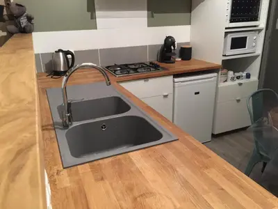 Cuisine ou kitchenette dans l'établissement Le clos des terres de bousson