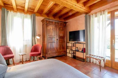 Télévision ou salle de divertissement dans l'établissement B&B L'Orée du Bois Bourgogne - Adults Only