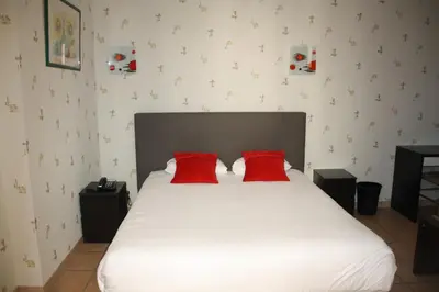 Un ou plusieurs lits dans un hébergement de l'établissement Hôtel République
