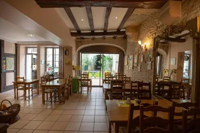 Restaurant ou autre lieu de restauration dans l'établissement Hôtel République