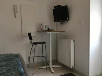 Télévision ou salle de divertissement dans l'établissement Chambre du verger