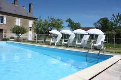 Piscine de l'établissement Gîte Donjon ou située à proximité