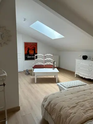 Un ou plusieurs lits dans un hébergement de l'établissement Les chambres claires Givry