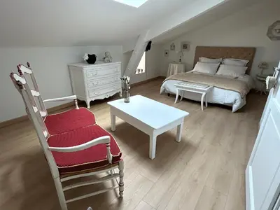 Un ou plusieurs lits dans un hébergement de l'établissement Les chambres claires Givry