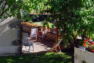 Jardin de l'établissement LA PROVIDENCE, chambres d'hôtes