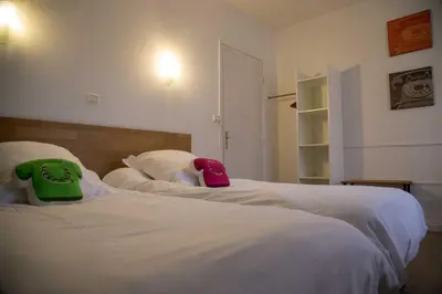 Un ou plusieurs lits dans un hébergement de l'établissement Hôtel Les Hauts de Meursault