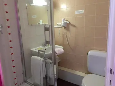 Salle de bains dans l'établissement Le Vendangerot