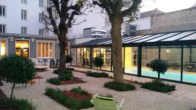 Piscine de l'établissement Oceania Le Jura Dijon ou située à proximité