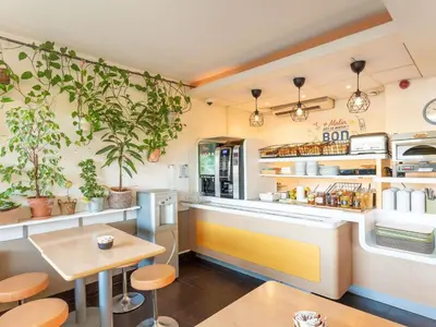 Cuisine ou kitchenette dans l'établissement ibis budget Mâcon Nord