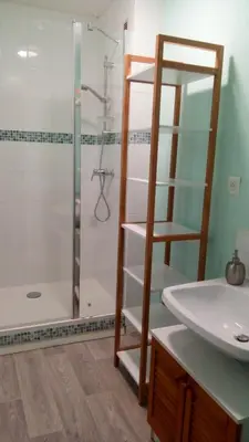Salle de bains dans l'établissement Chez Joëlle et Daniel
